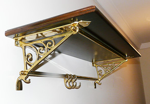 Accesorio para baño, Perchero de bronce, Nogal, Tabla de madera, madera de nogal, Repisa, Estante, Toilettes, Decoracion, Deco, Antigüo, Antigüedad, Estilo Ingles, Artesanias, Diseño argentina